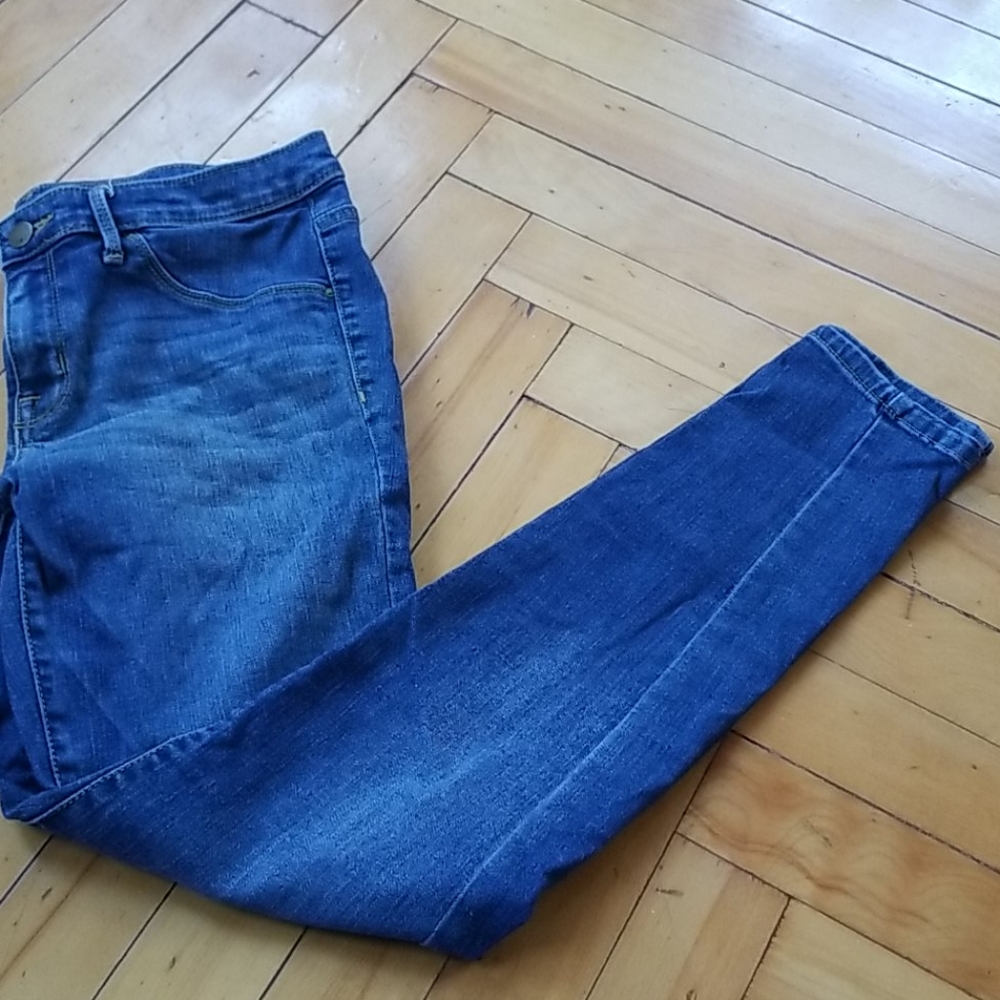 Midrise skinny jean legging.